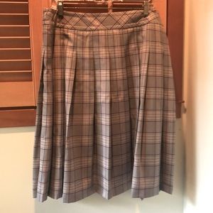 Pendleton plaid wool skirt. Size 14. Perfect condition. Beautiful grey.